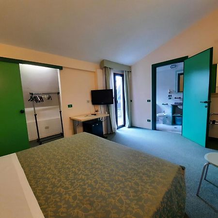 Ducathotel Torrile Exteriör bild